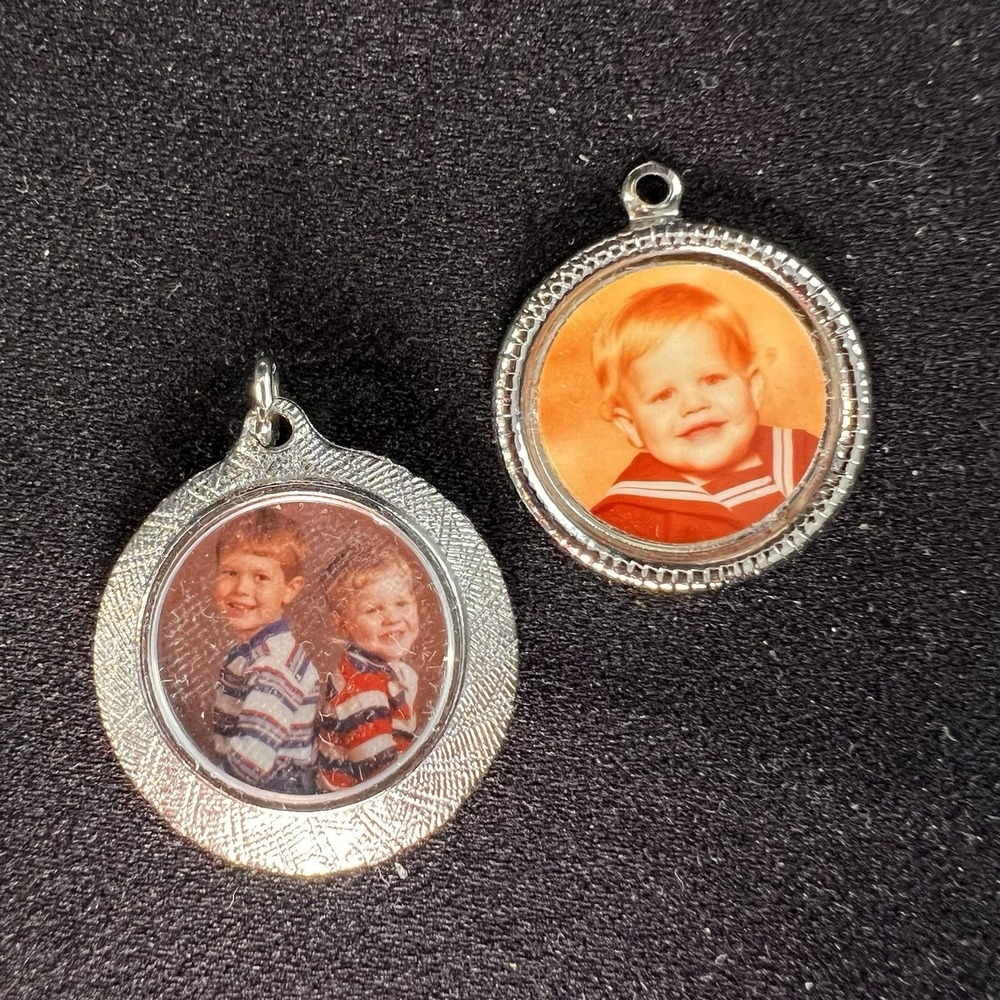 Unbranded Photo Pendant Charms Unisex OS Silver Good Vintage Textured Set of 2